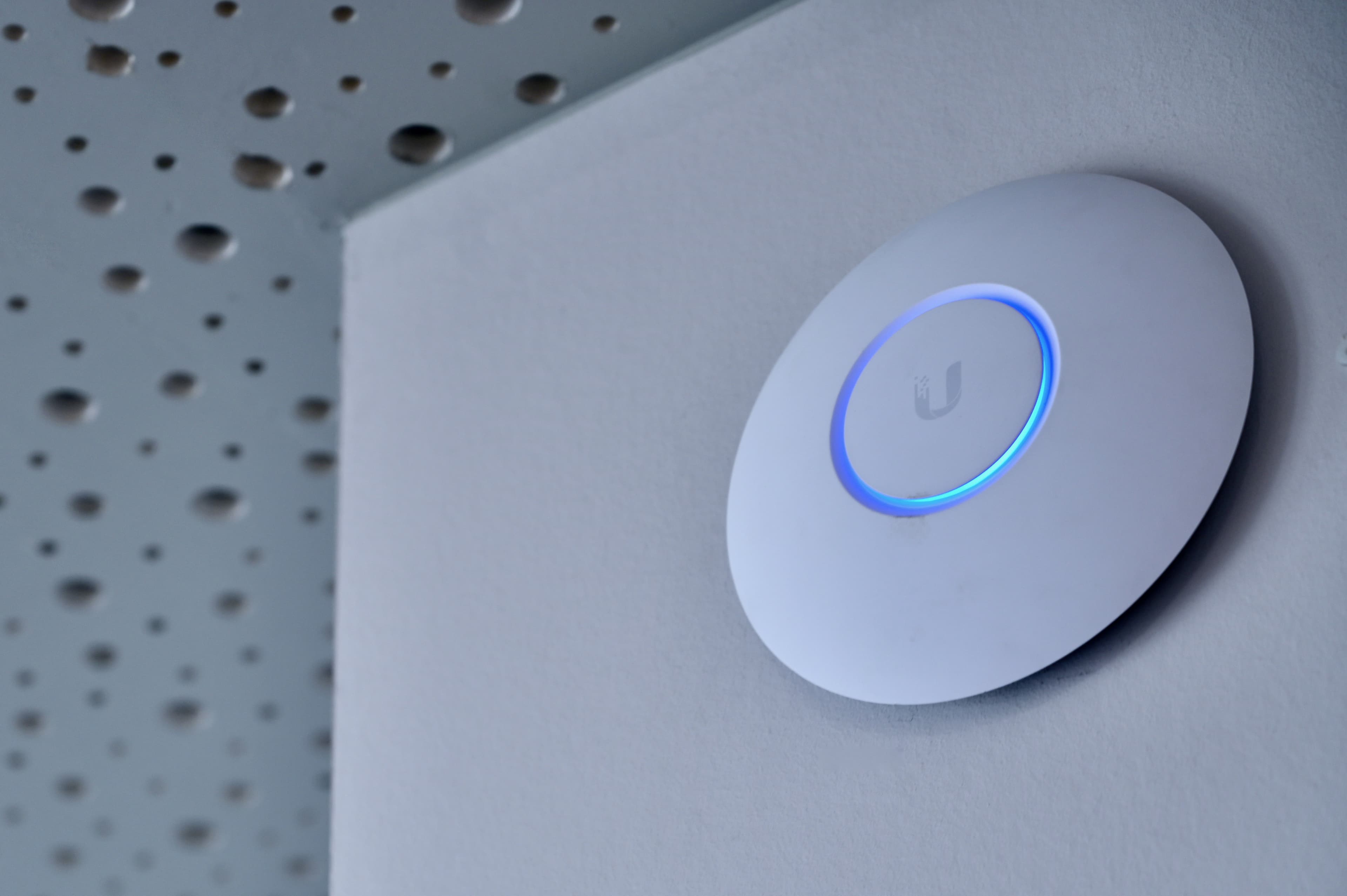WLAN Accesspoint an Wand